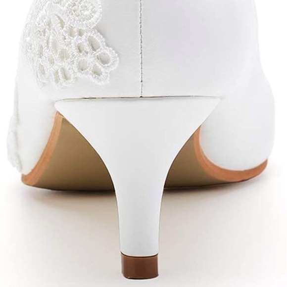 Ivory Lace Leather Low Heels, Size 9 (42) - Picture 5 of 12